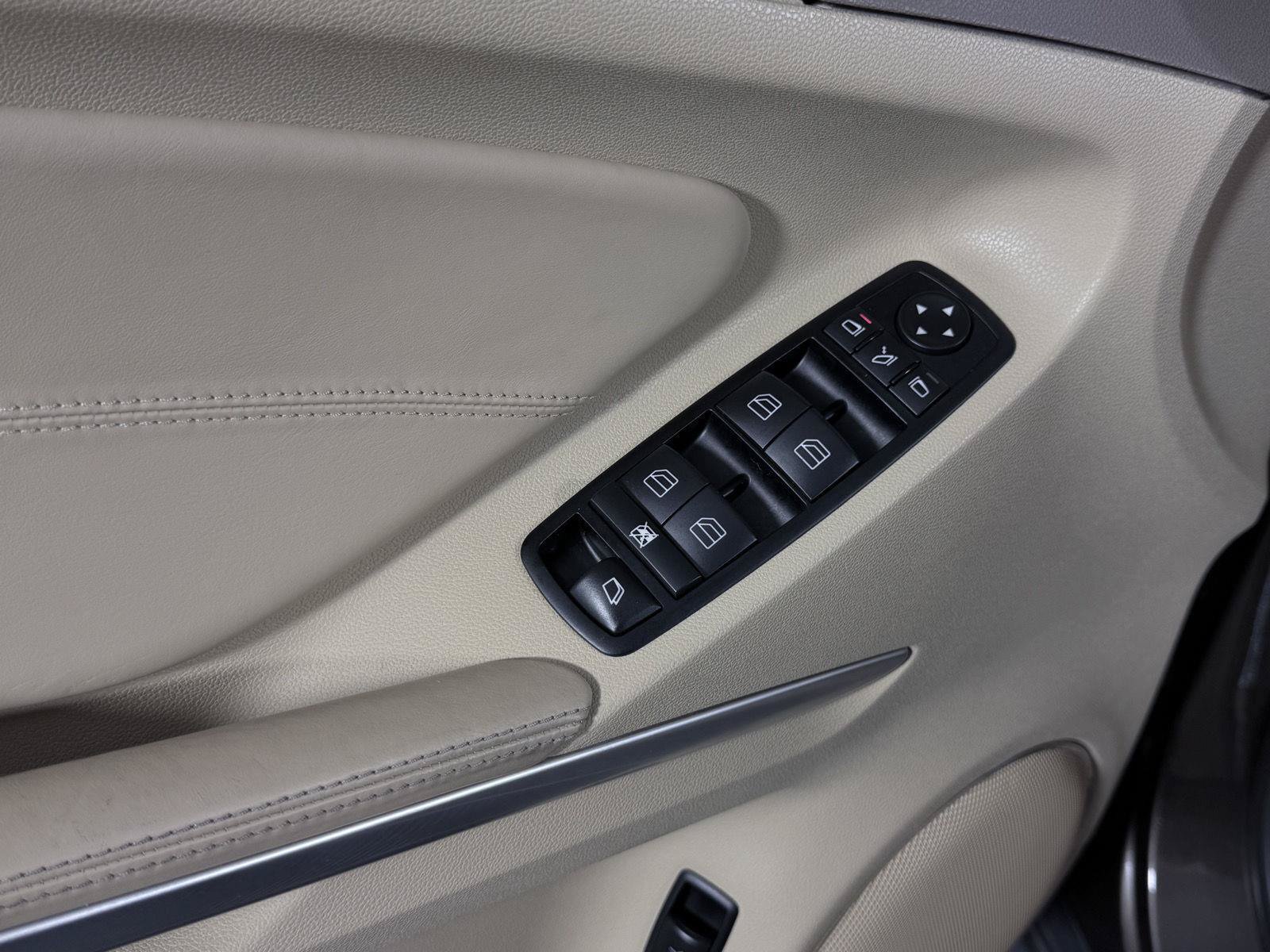 Used 2012 Mercedes-Benz GL 550 4MATIC image 17