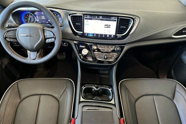 New 2025 Chrysler Pacifica Limited AWD/4WD image 10