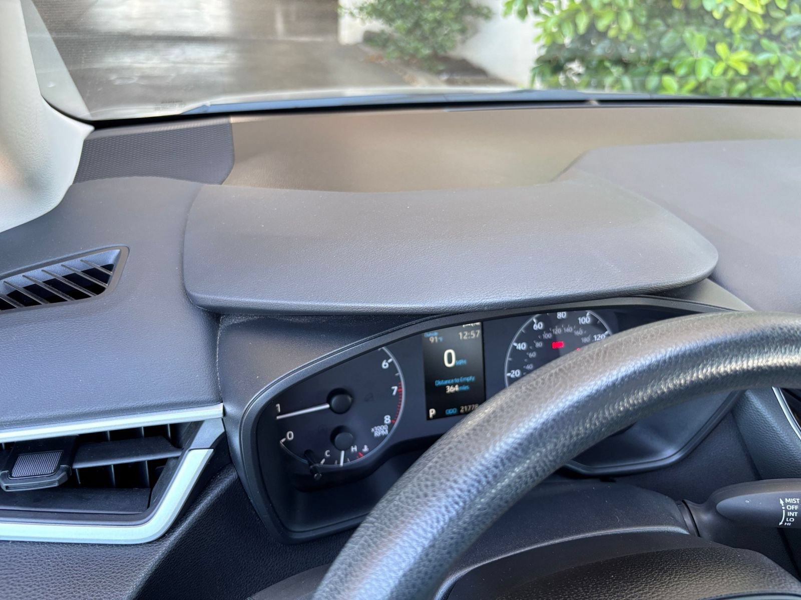 Used 2025 Toyota Corolla LE FWD image 28