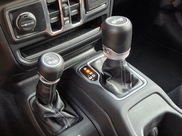 Used 2025 Jeep Wrangler Unlimited Sahara AWD/4WD image 33