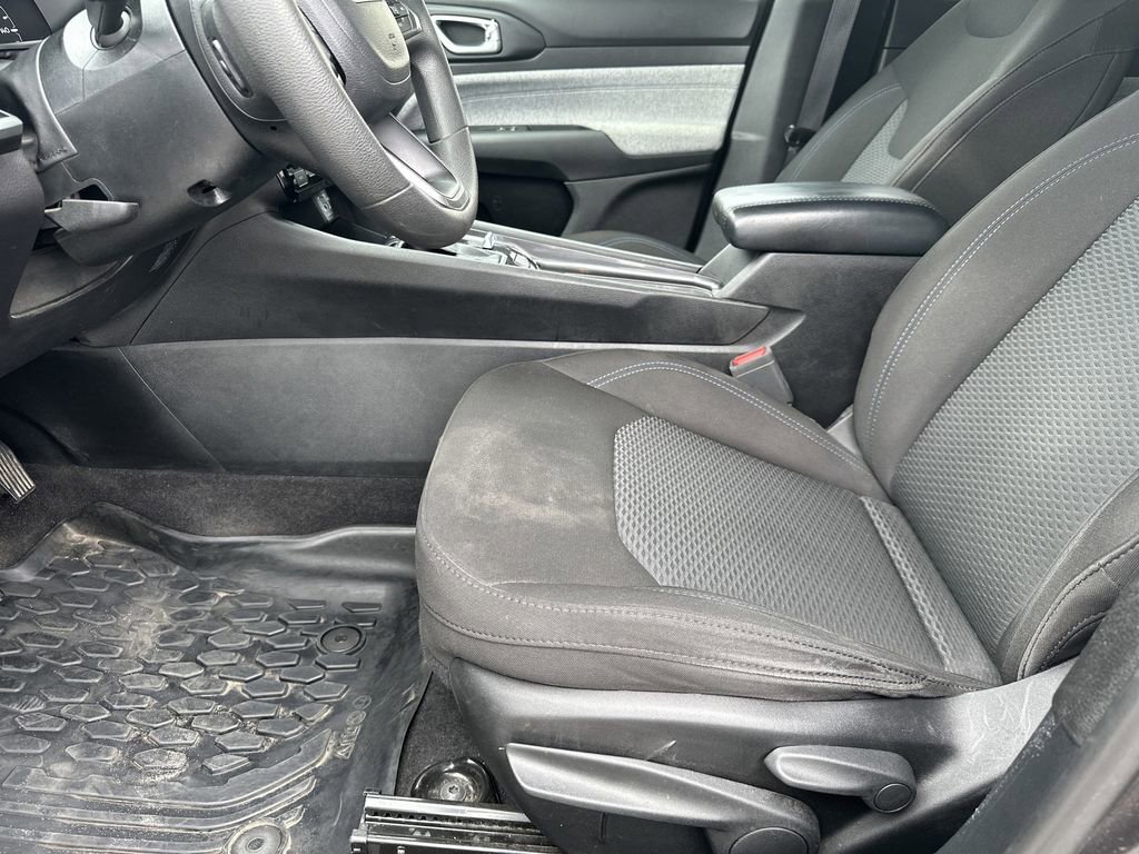 Used 2023 Jeep Compass Sport AWD/4WD image 13