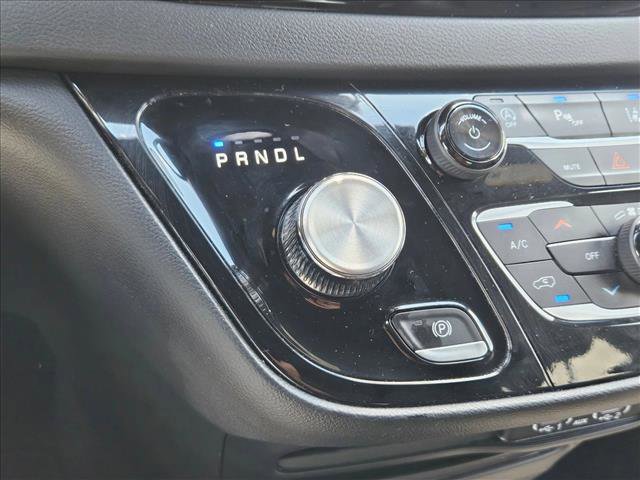 Used 2025 Chrysler Pacifica Select FWD image 11