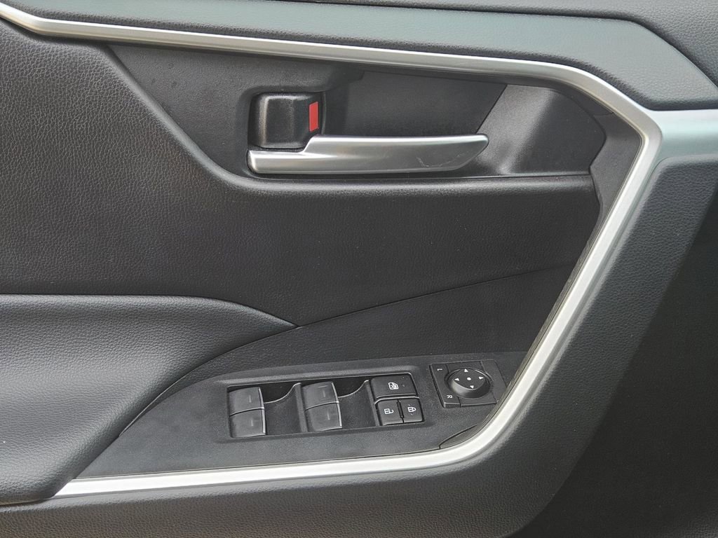 Used 2023 Toyota RAV4 XLE Premium image 11