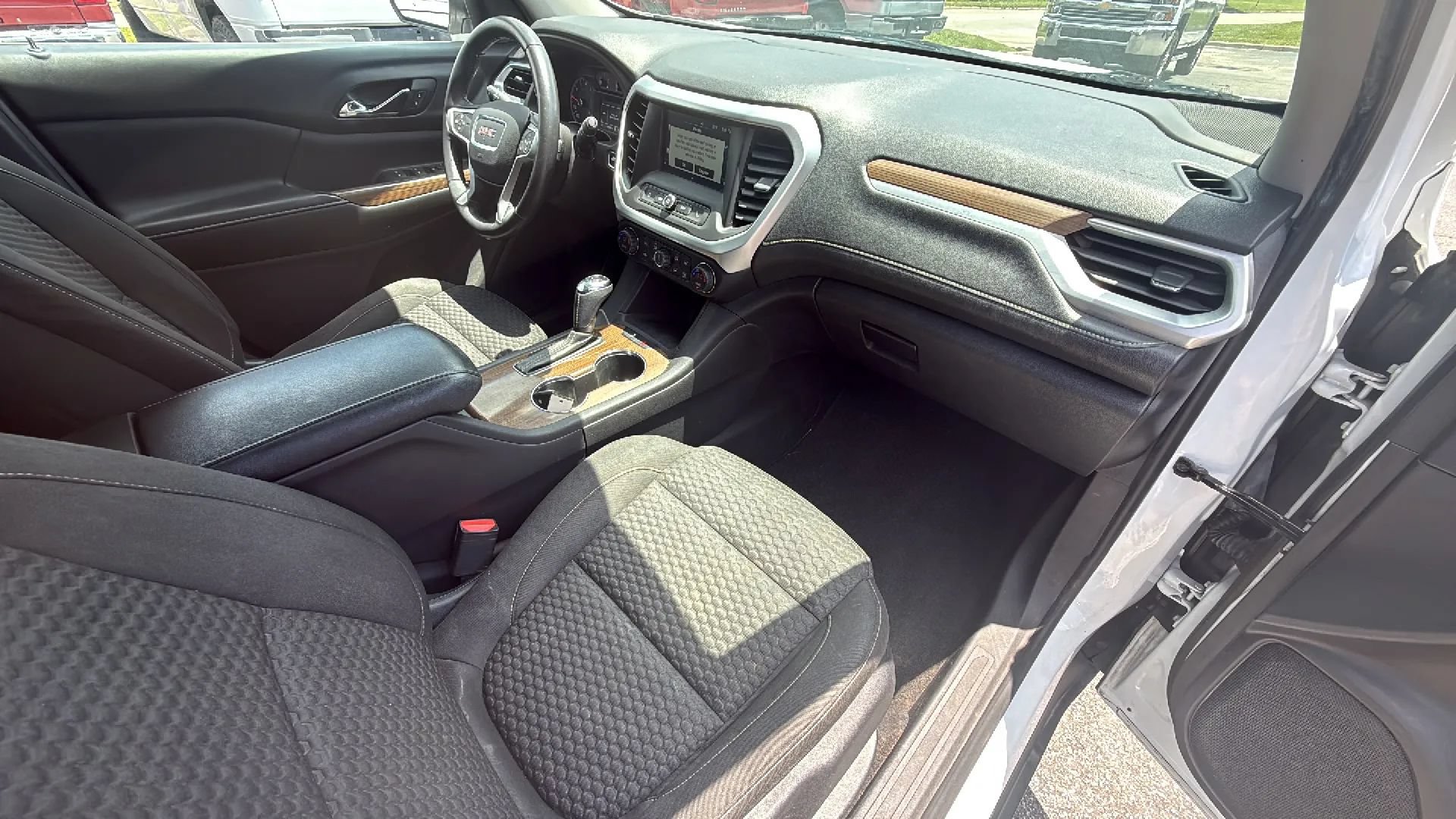 Used 2018 GMC Acadia SLE FWD image 10