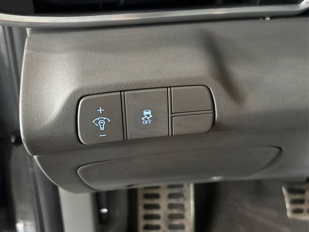 Certified 2025 Hyundai Elantra Sport image 23