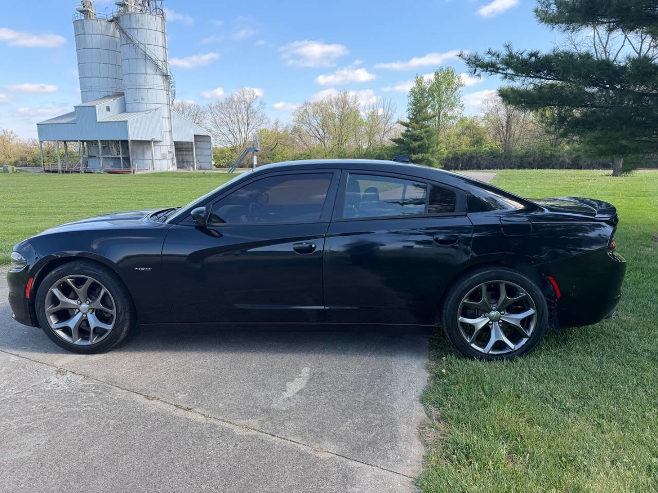 Used 2015 Dodge Charger R/T w/ Plus Group RWD image 9