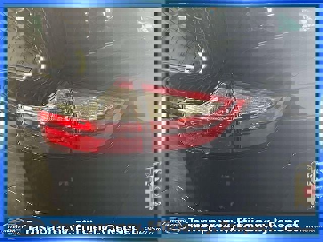 Used 2015 Toyota Sienna XLE Premium w/ Four Season Floor Mat Package image 10