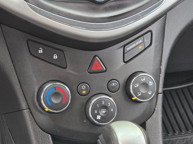Used 2020 Chevrolet Sonic LT FWD image 28