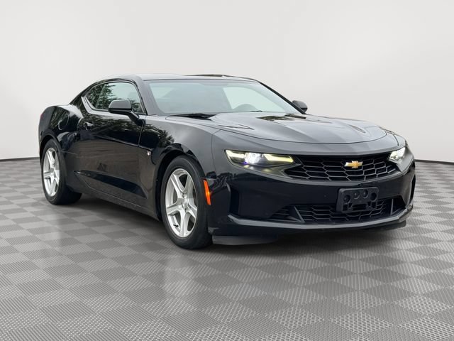 Used 2022 Chevrolet Camaro LT RWD image 4