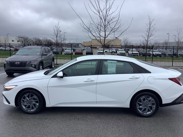 Certified 2024 Hyundai Elantra SEL image 3
