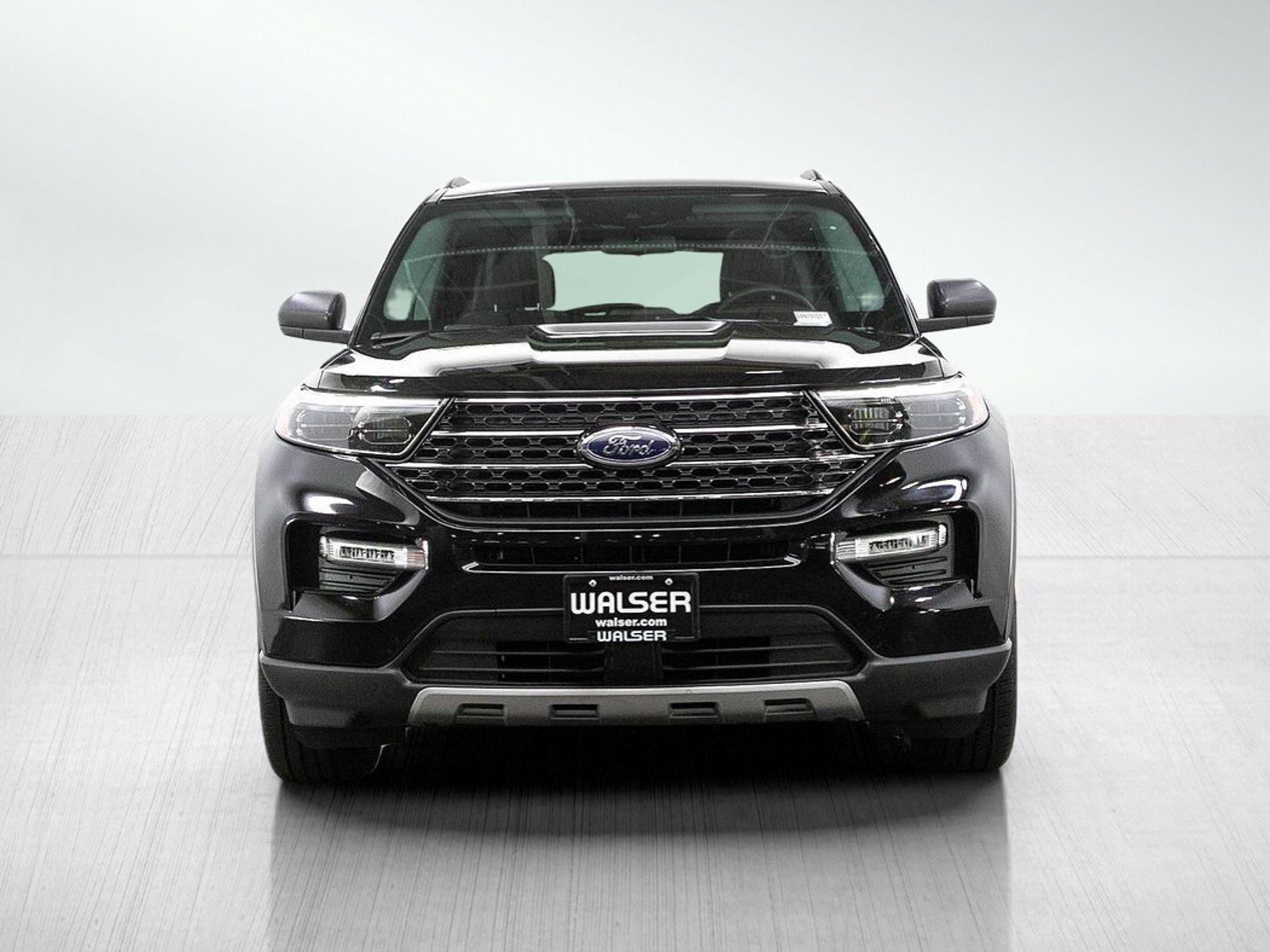 Used 2020 Ford Explorer XLT w/ Equipment Group 202A AWD/4WD image 9