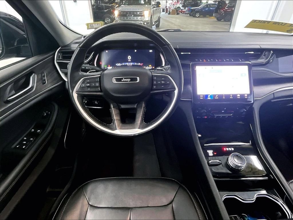 Used 2022 Jeep Grand Cherokee L Limited AWD/4WD image 18