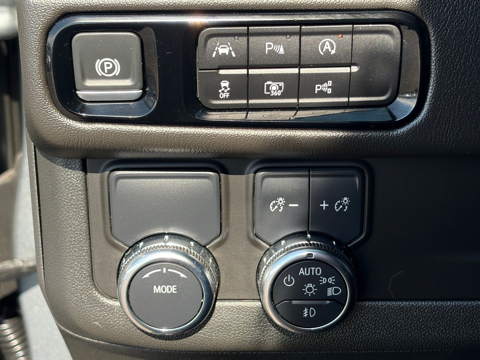 Used 2025 GMC Yukon XL Denali RWD image 20