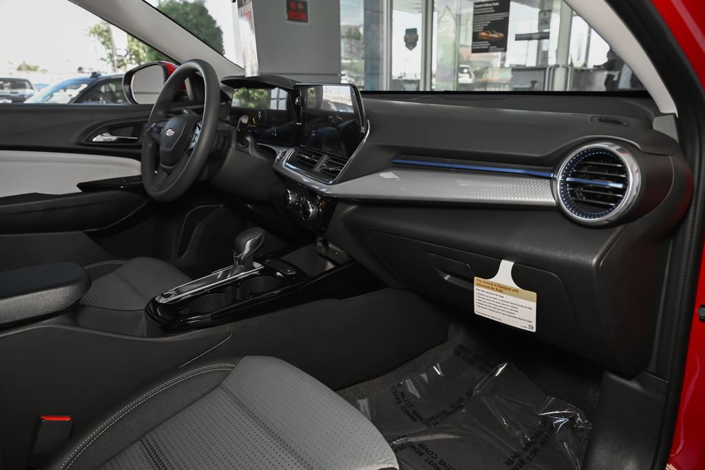 New 2026 Chevrolet Trax LT w/ LPO, Blackout Package FWD image 34