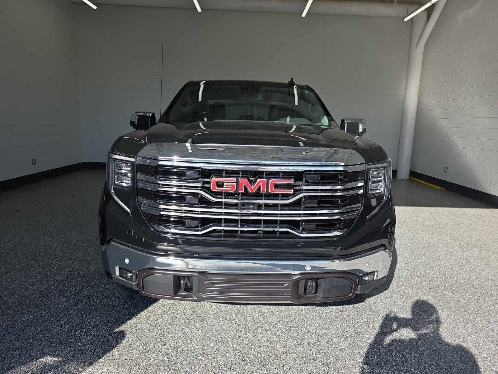 Used 2024 GMC Sierra 1500 SLT w/ SLT Premium Package image 8