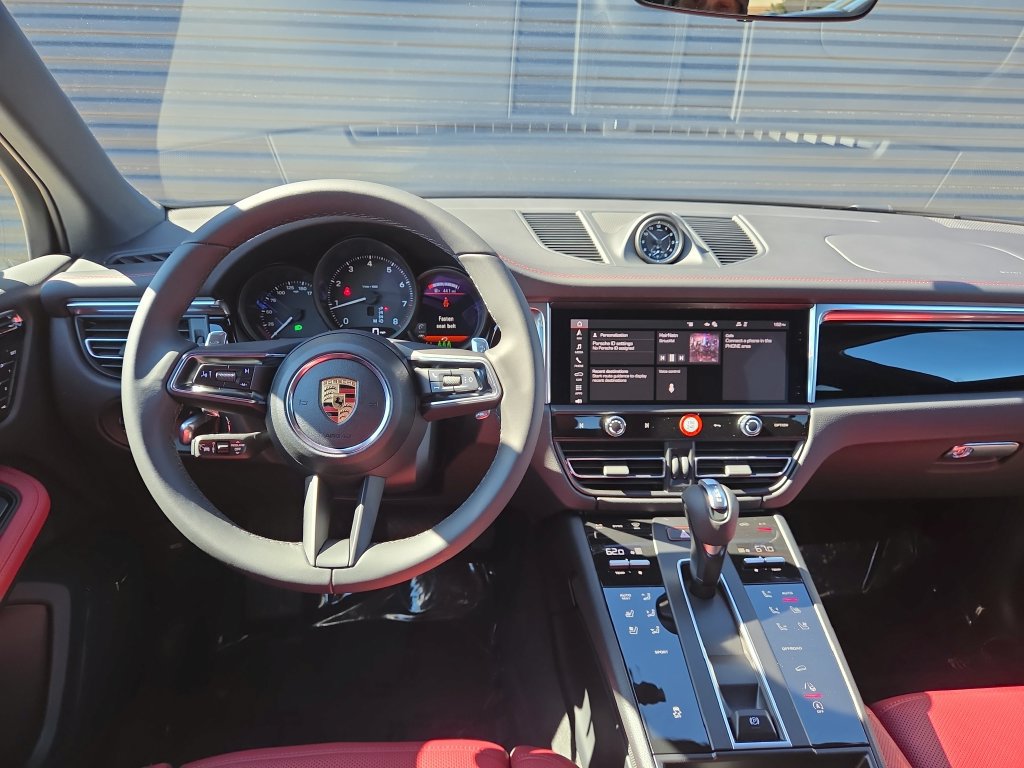 Certified 2026 Porsche Macan AWD/4WD image 8