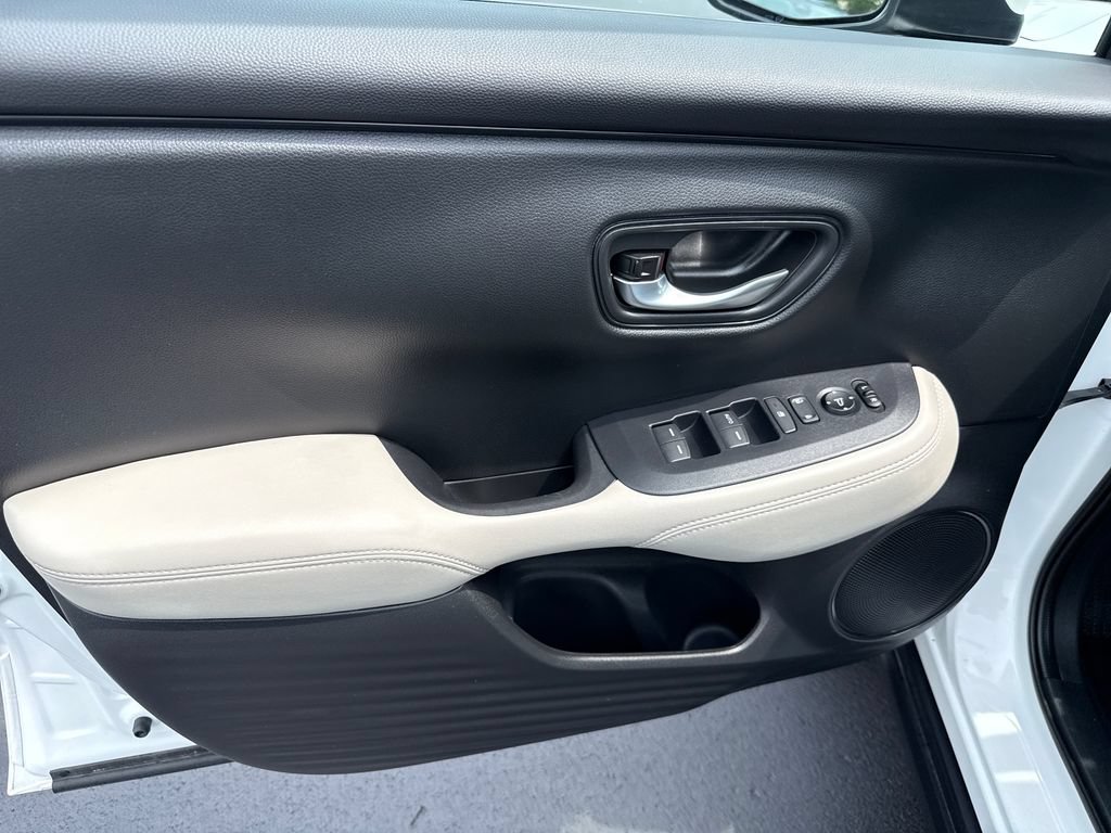 Certified 2025 Honda HR-V LX image 9