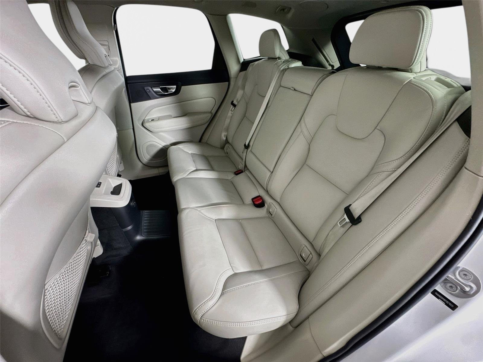 Used 2024 Volvo XC60 T8 Ultimate w/ Protection Package Premier AWD/4WD image 24
