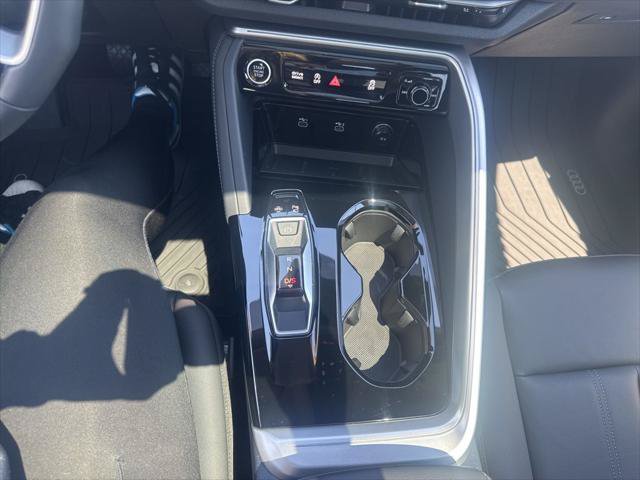 Used 2025 Audi Q5 Premium w/ Convenience Package AWD/4WD image 30