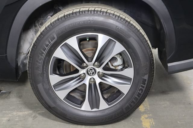 Used 2022 Toyota Highlander XLE FWD image 41