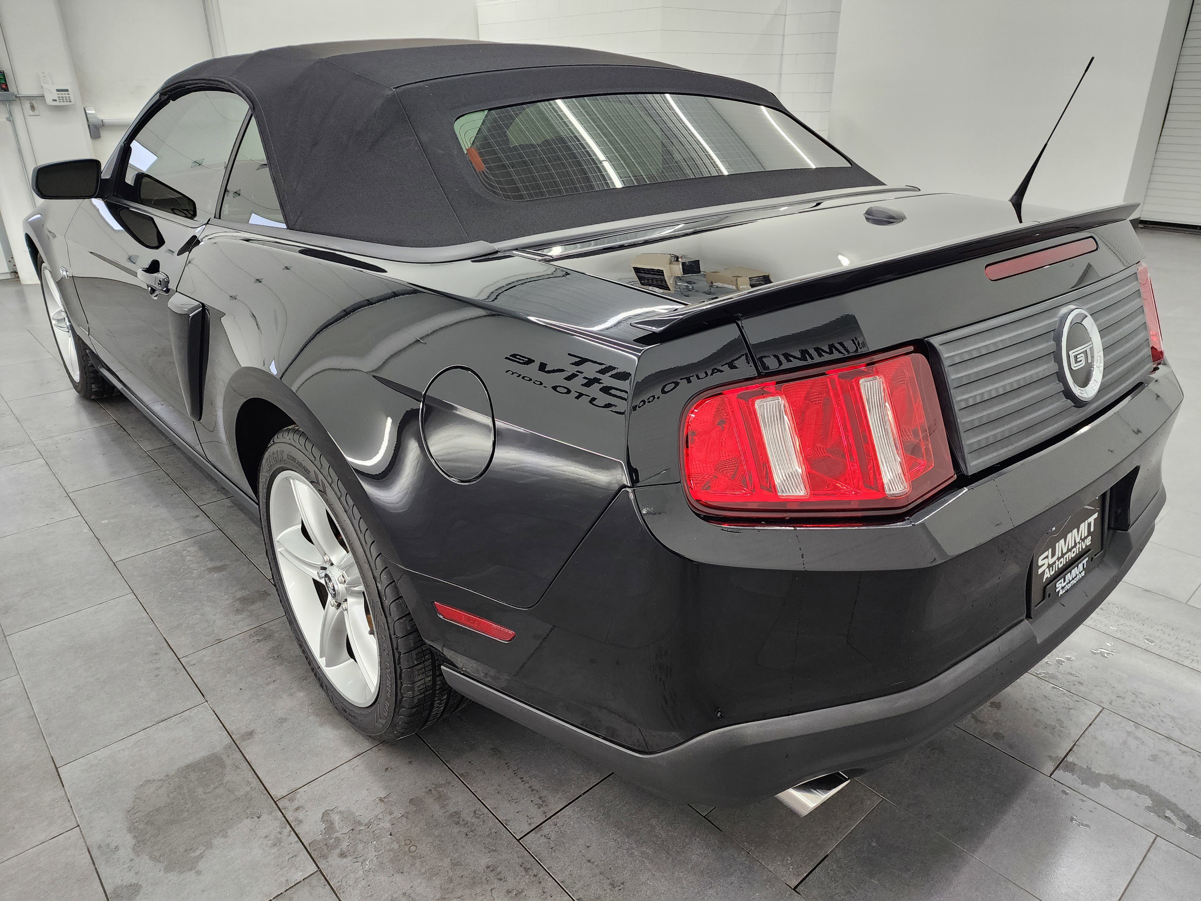Used 2010 Ford Mustang GT Premium image 6