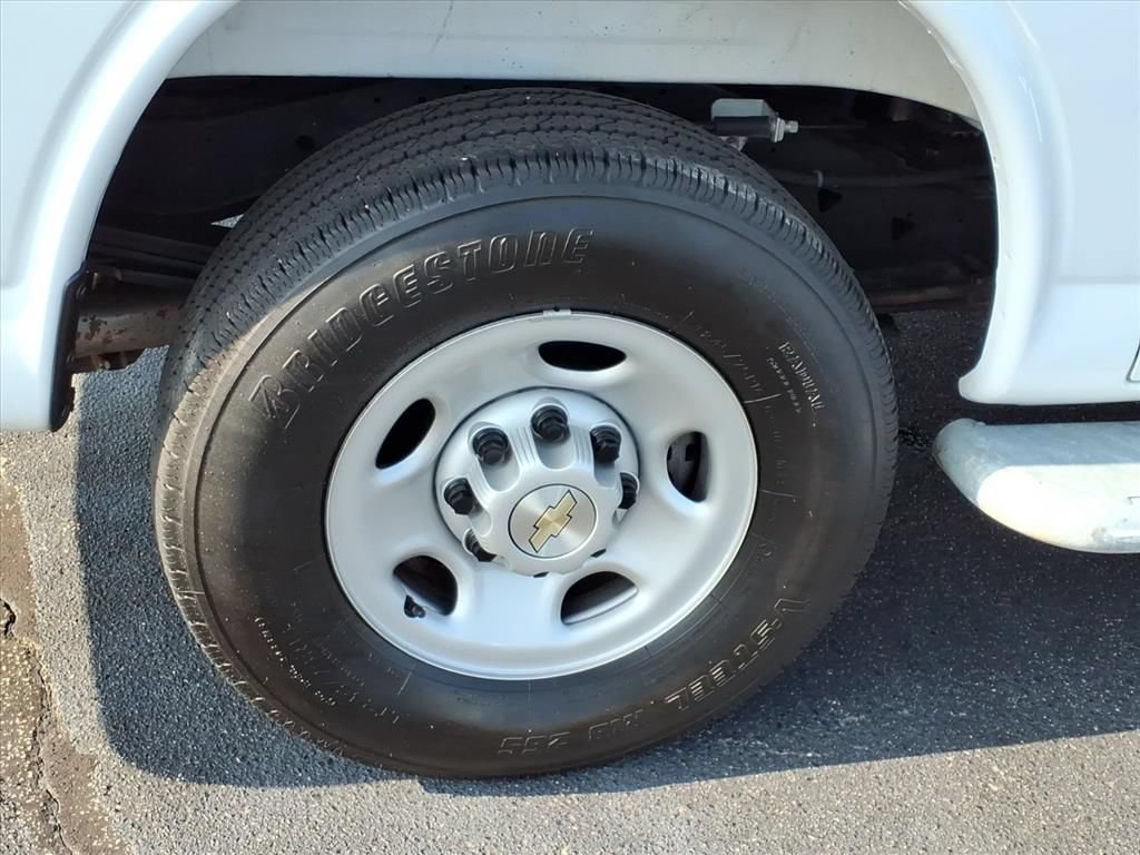 Used 2025 Chevrolet Express 2500 w/ Driver Convenience Package RWD image 17