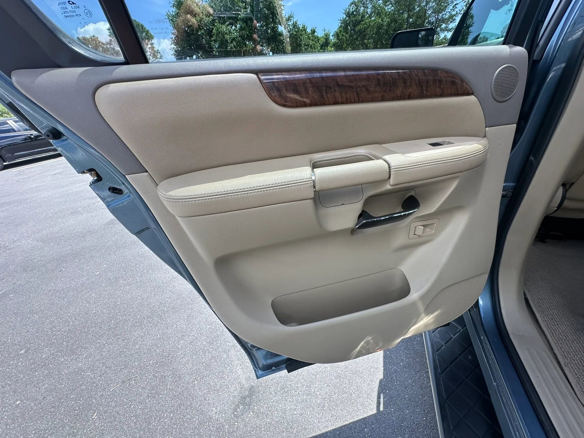 Used 2011 Nissan Armada SL image 29