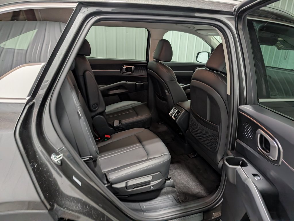 Used 2025 Kia Sorento EX AWD/4WD image 25
