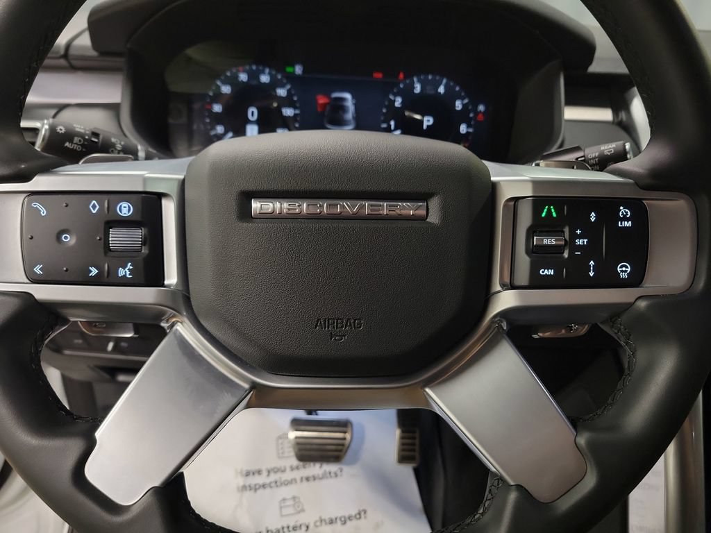 Used 2025 Land Rover Discovery Dynamic SE AWD/4WD image 24