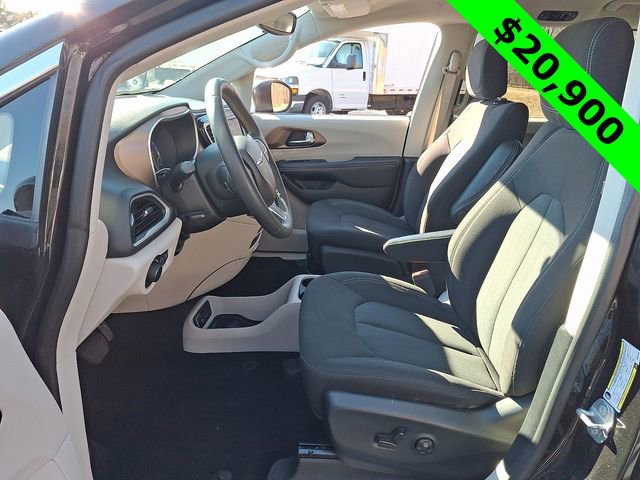 Certified 2023 Chrysler Voyager LX image 14