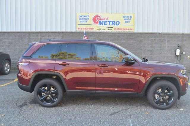 New 2025 Jeep Grand Cherokee Limited w/ Black Appearance Package image 9