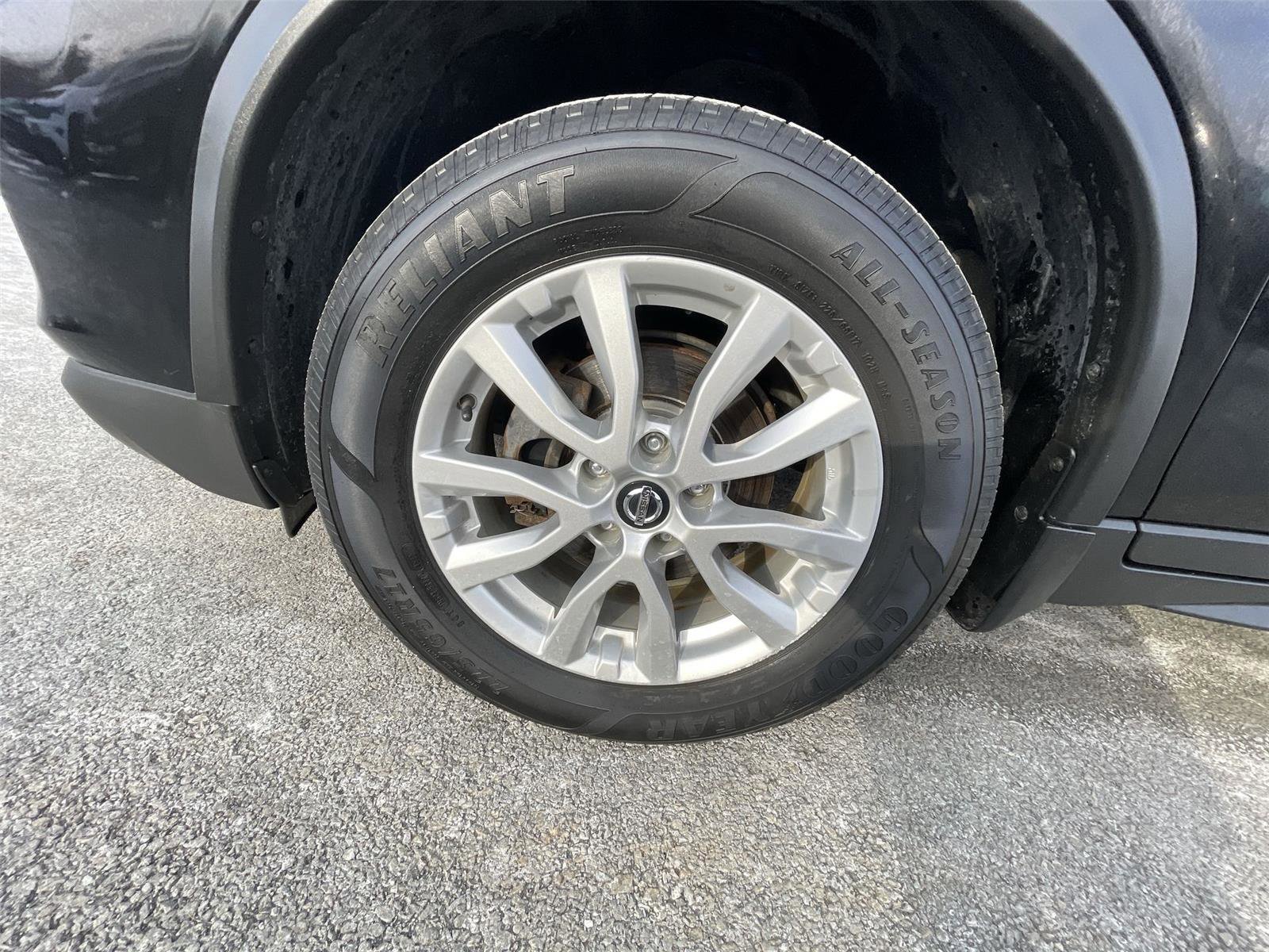 Used 2018 Nissan Rogue SV w/ Premium Package image 26