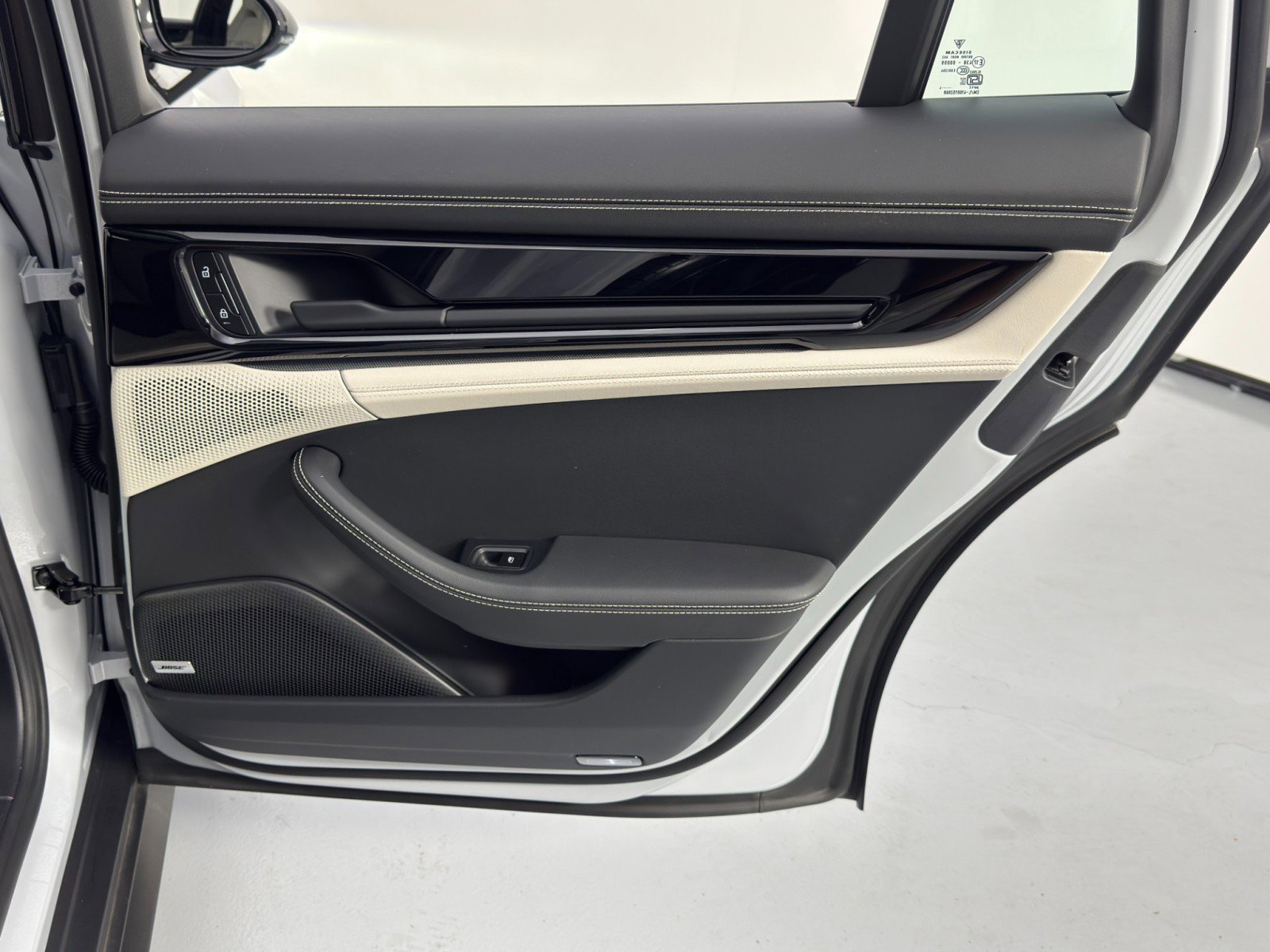 Used 2024 Porsche Panamera 4 w/ Premium Package image 49