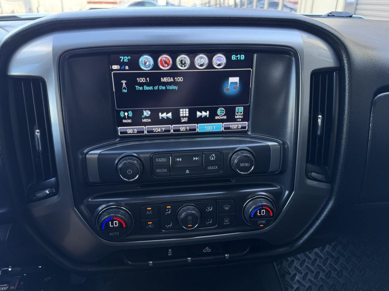 Used 2018 Chevrolet Silverado 1500 LT w/ LT Eassist Package AWD/4WD image 21