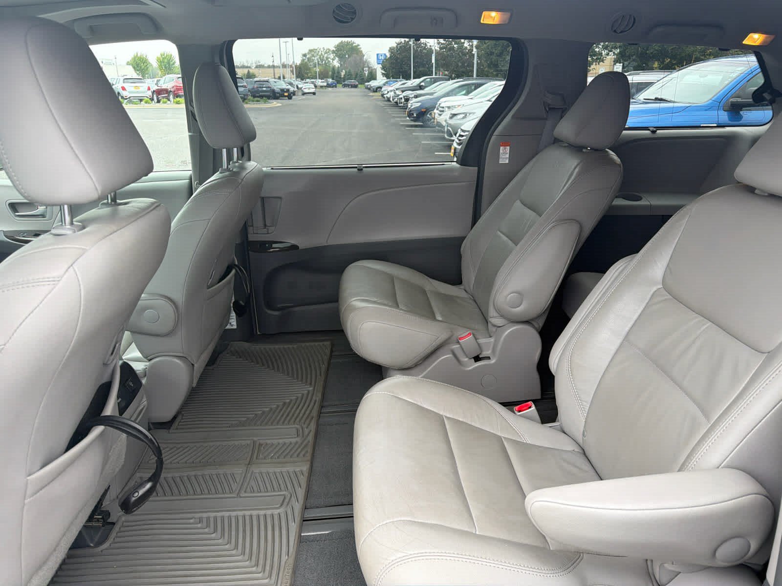 Used 2015 Toyota Sienna XLE Premium AWD/4WD image 21