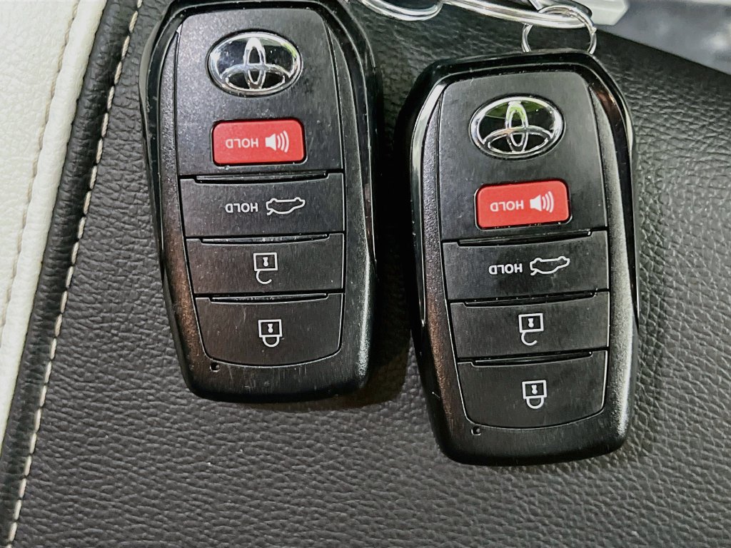 Used 2025 Toyota Camry SE FWD image 33
