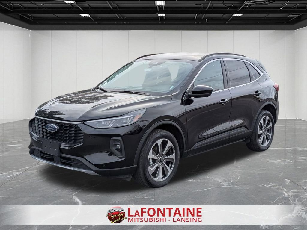 Used 2024 Ford Escape Platinum AWD/4WD image 1