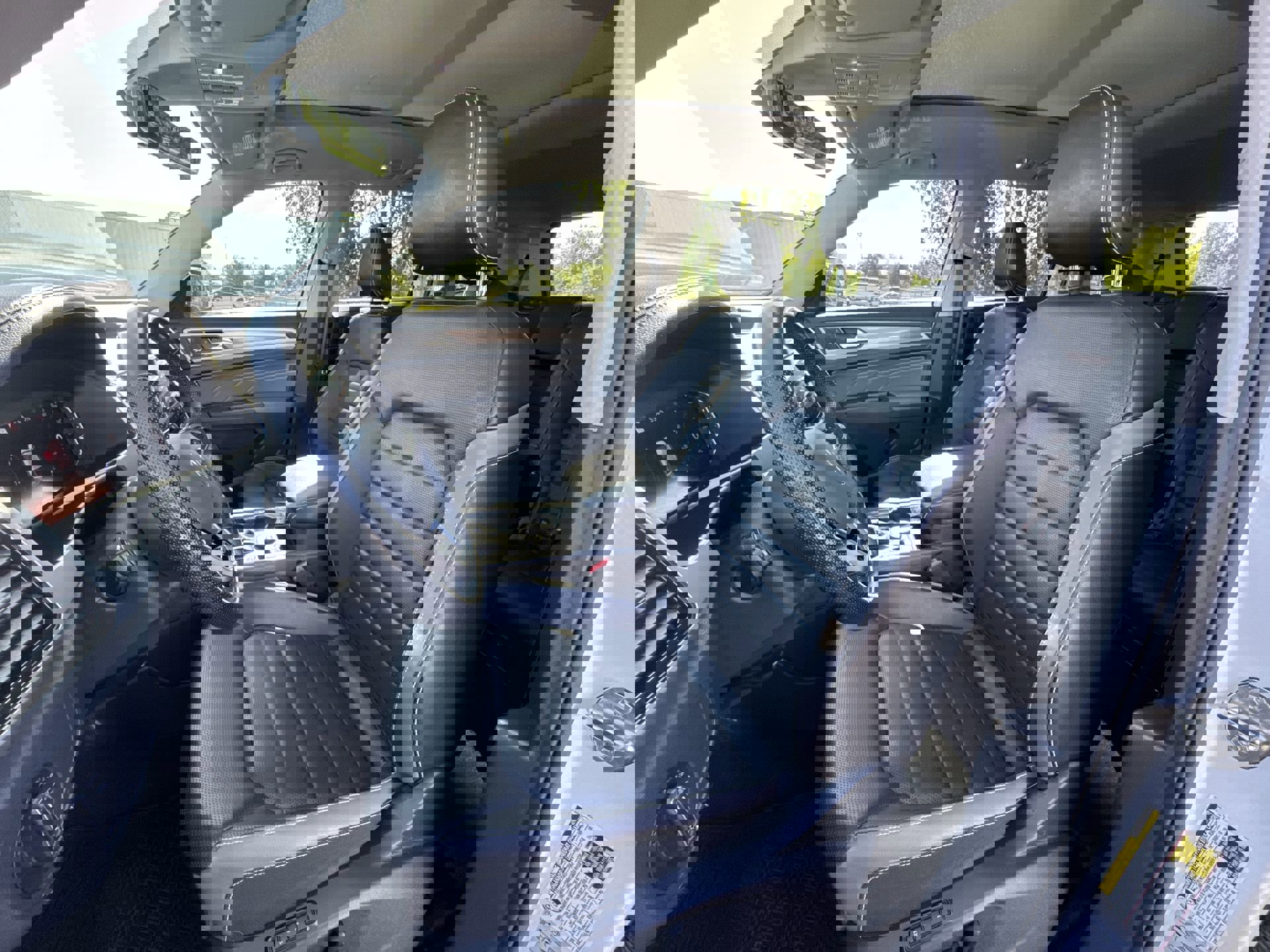 Used 2022 Volkswagen Atlas SEL Premium image 11