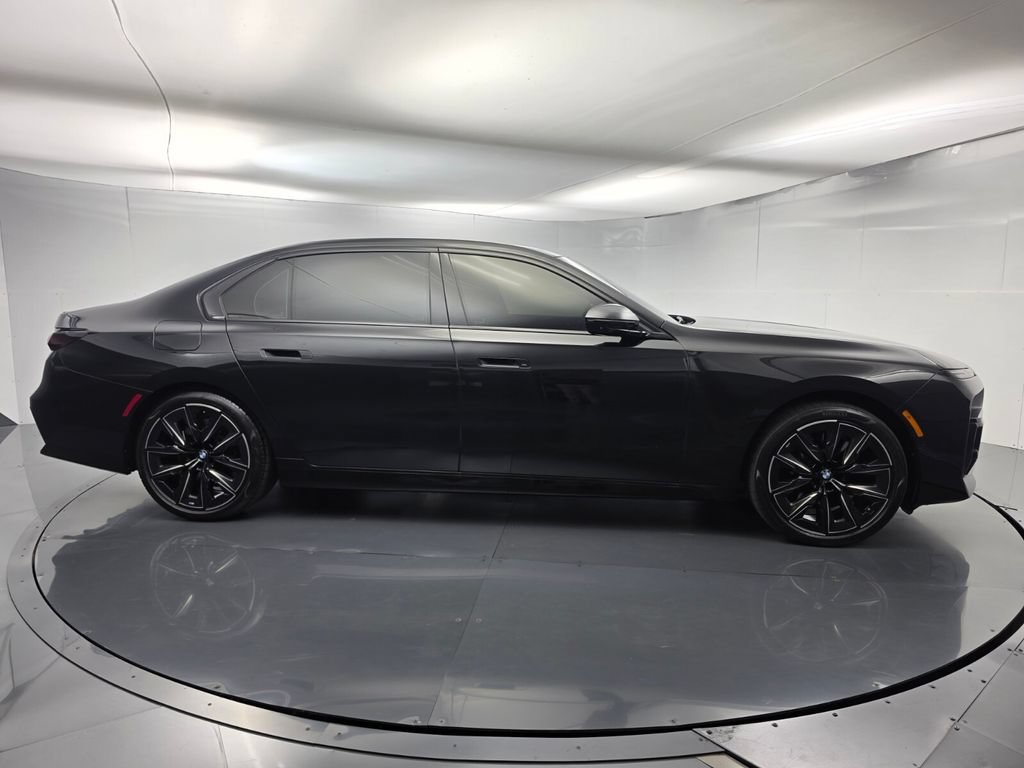 Certified 2025 BMW 740i RWD image 3