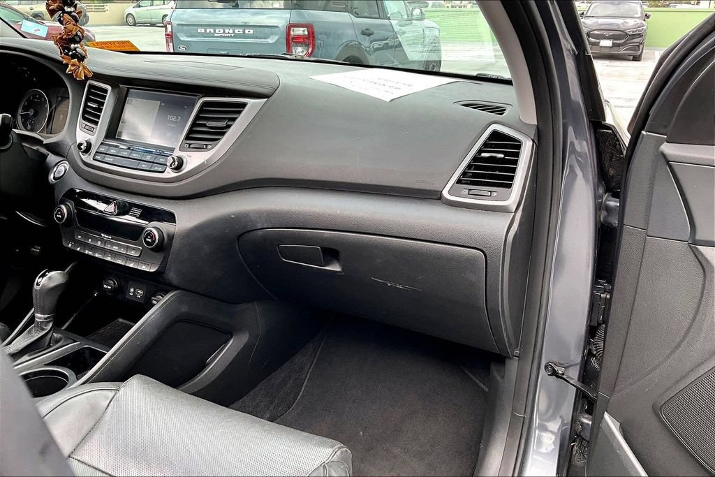 Used 2016 Hyundai Tucson Limited w/ Option Group 03 FWD image 16