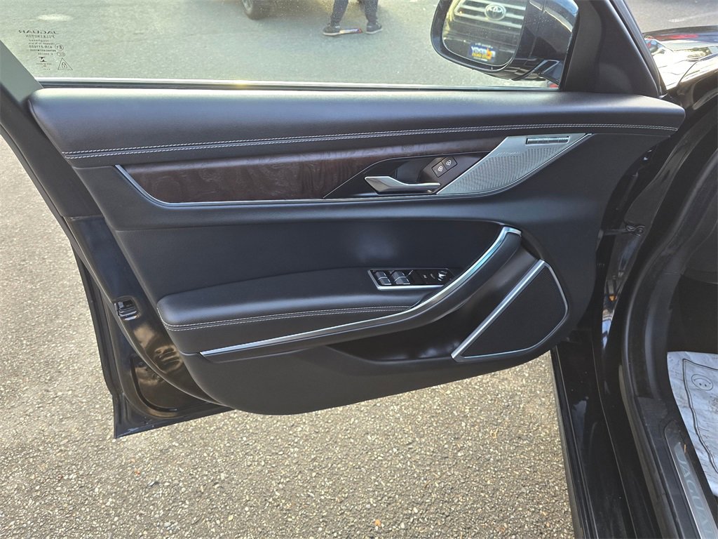 Used 2022 Jaguar XF R-Dynamic SE image 22