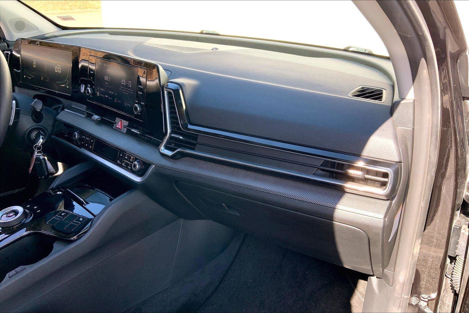 Used 2023 Kia Sportage LX image 13