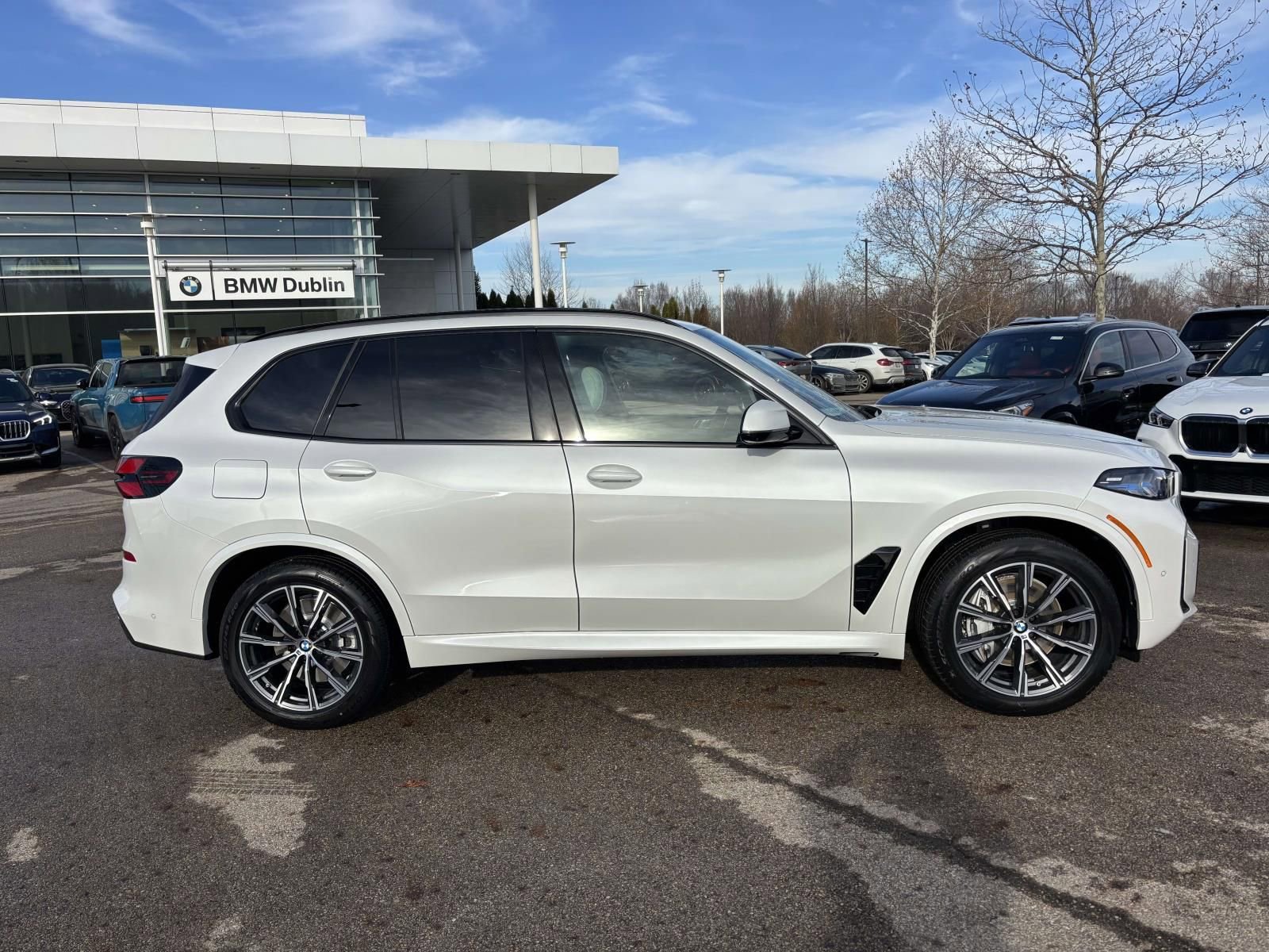 New 2026 BMW X5 xDrive50e w/ M Sport Package AWD/4WD image 8