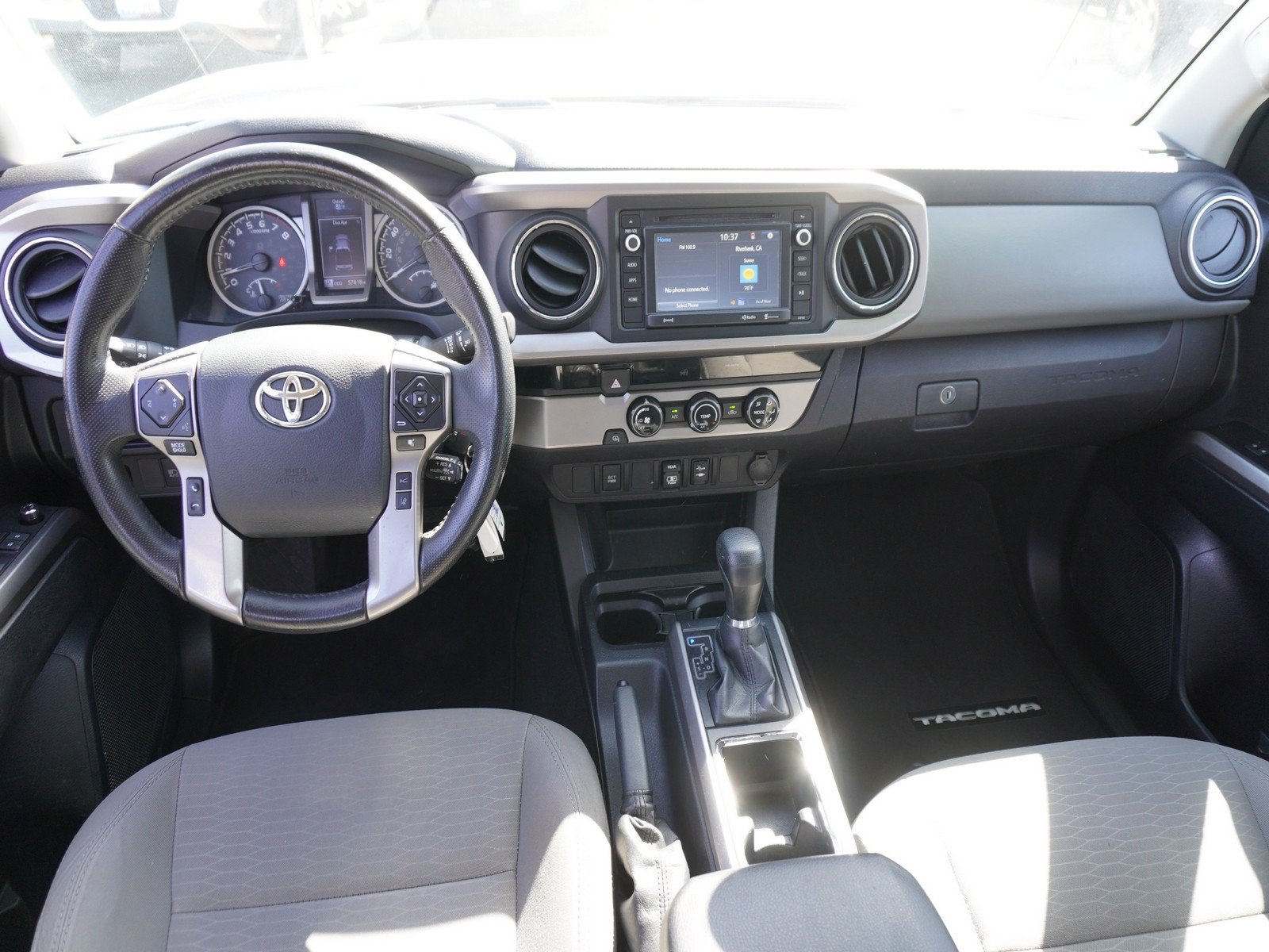 Used 2018 Toyota Tacoma SR5 RWD image 2