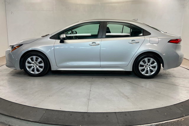 Used 2024 Toyota Corolla LE FWD image 2