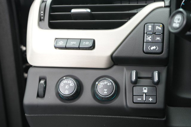 Used 2020 GMC Yukon Denali w/ Denali Premium Package image 45