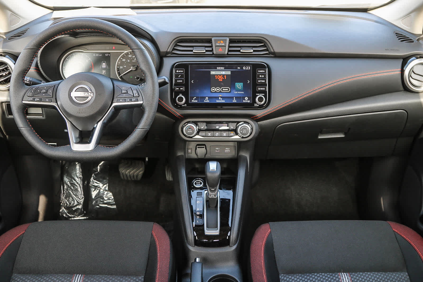 New 2025 Nissan Versa SR w/ Trunk Package FWD image 14