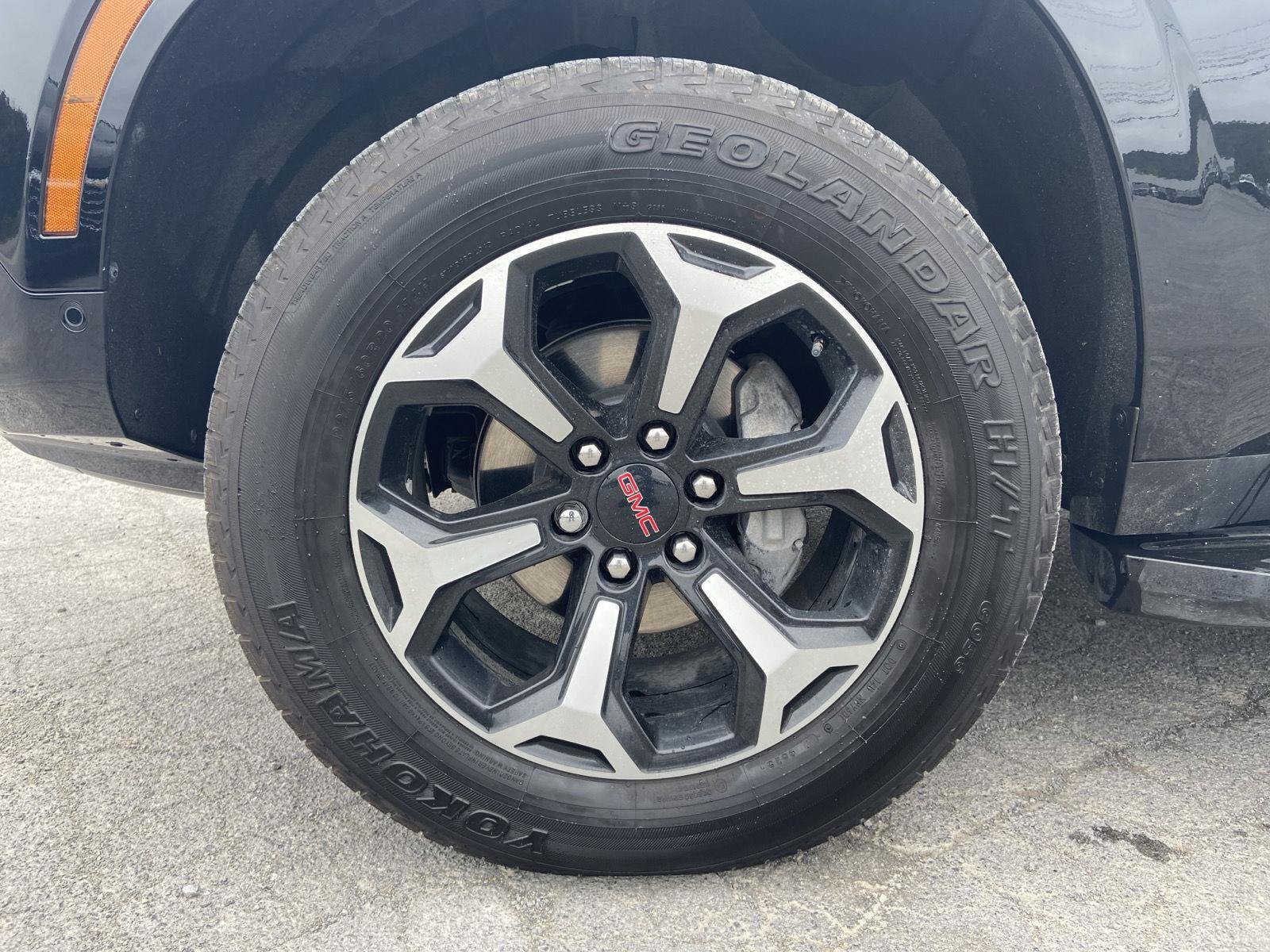 Used 2026 GMC Yukon AT4 w/ LPO, Floor Liner Package AWD/4WD image 18