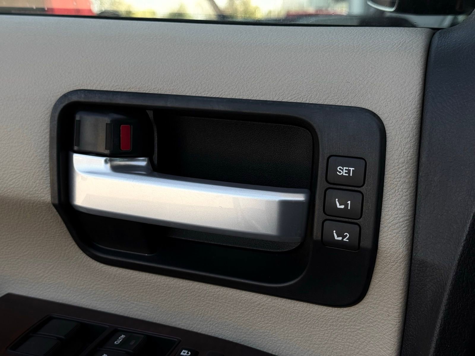 Used 2013 Toyota Sequoia Platinum image 26