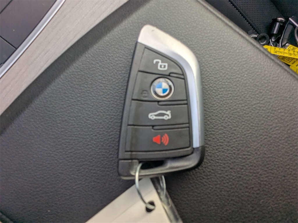 Used 2025 BMW 330i Sedan image 32